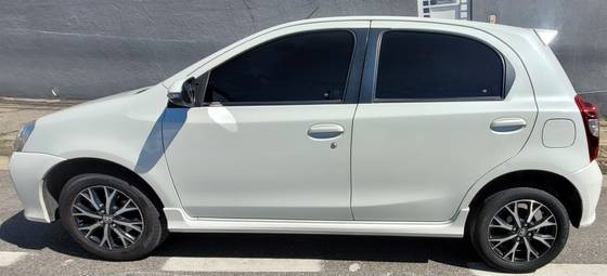 TOYOTA ETIOS 1.5 PLATINUM 16V FLEX 4P AUTOMÁTICO